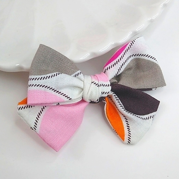 Dog Hair Bows - Set of 2 Bows for Pets with clip - Picture 4 of 6